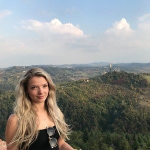 Meet your Posher, Emily